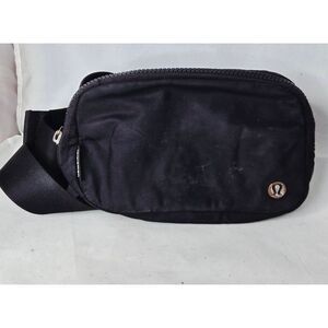 Lululemon everywhere belt bag